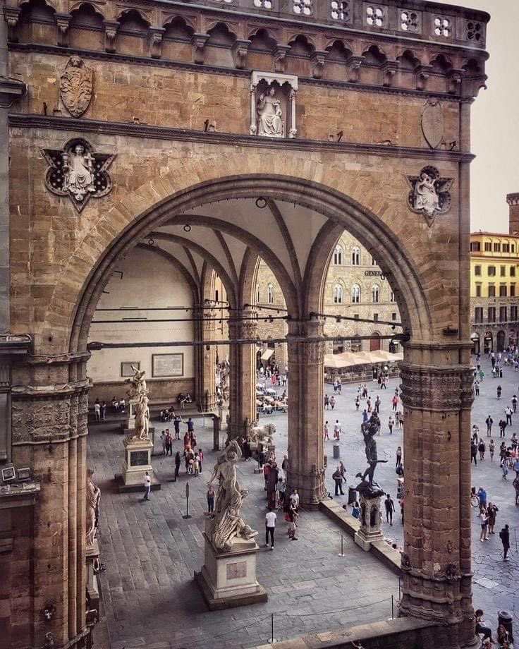 MissCelaneaOne's tweet photo. Florencia, Italia https://t.co/VTicEQxBMk