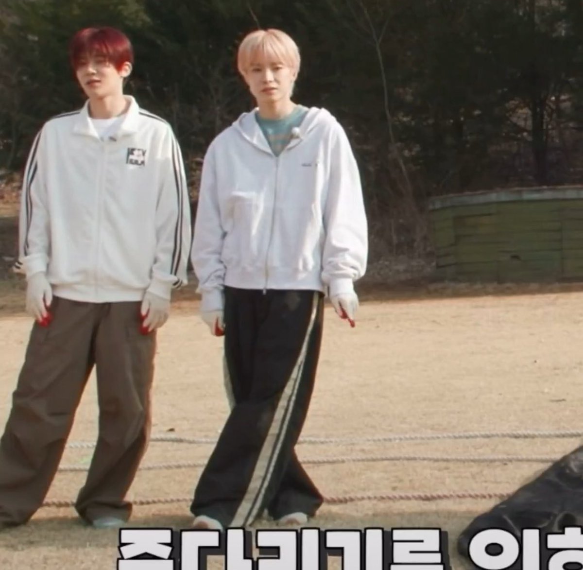 yuu1004s's tweet photo. 윳떤아이 포즈가 예사롭지 않다 https://t.co/Q05dmml9ki
