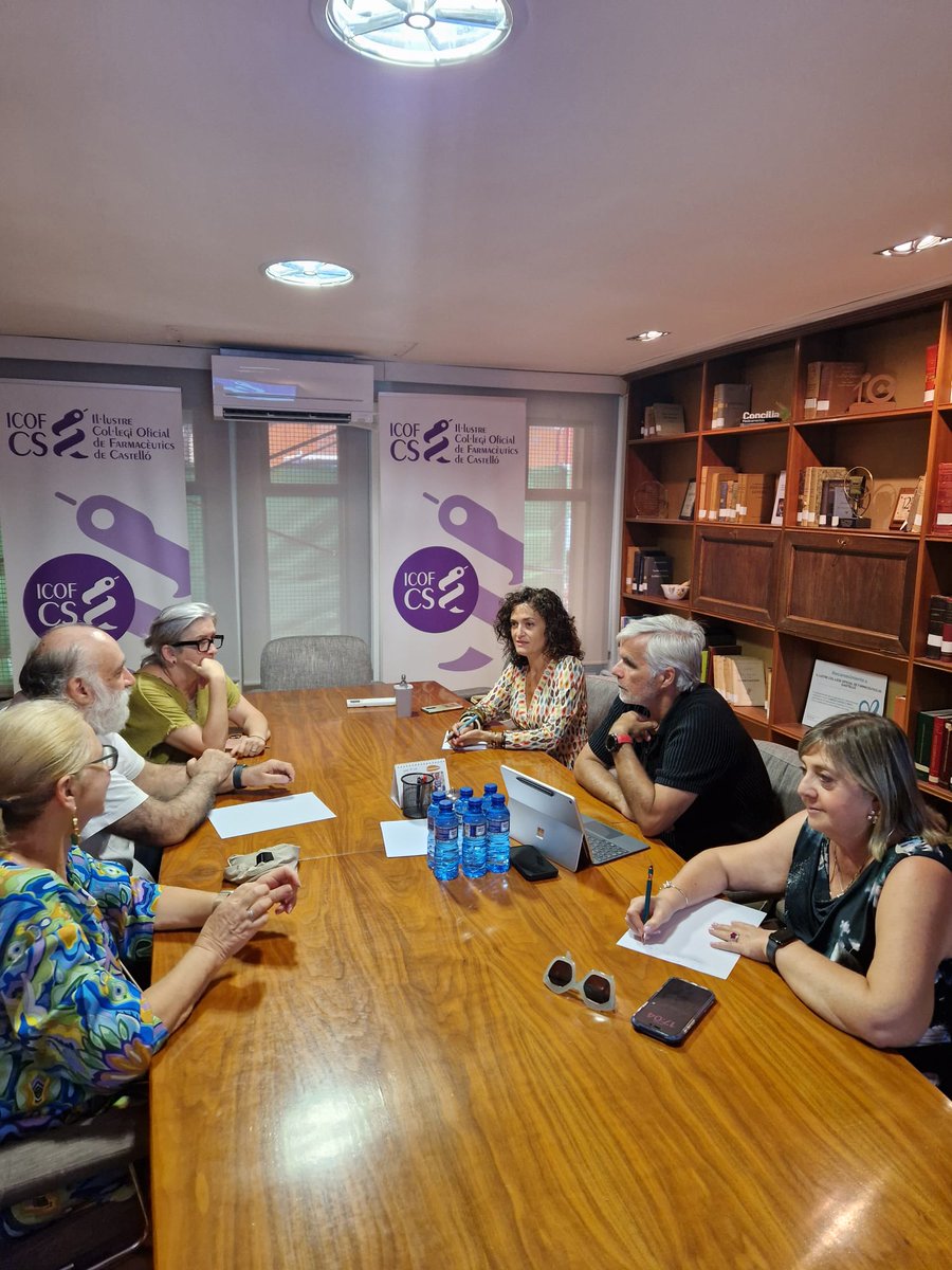 icofcastellon's tweet photo. 🧠 Ayer se mantuvo una reunión en la sede del #ICOFCS con el objetivo de poner en marcha una campaña de #SaludMental en colaboración entre @COPCV, @ColMedCastellon y nuestra institución.
🫱🏼🫲🏽 La salud es un trabajo en equipo. ¡Seguimos apostando por el bienestar de la población! https://t.co/dXvn5EJ55t