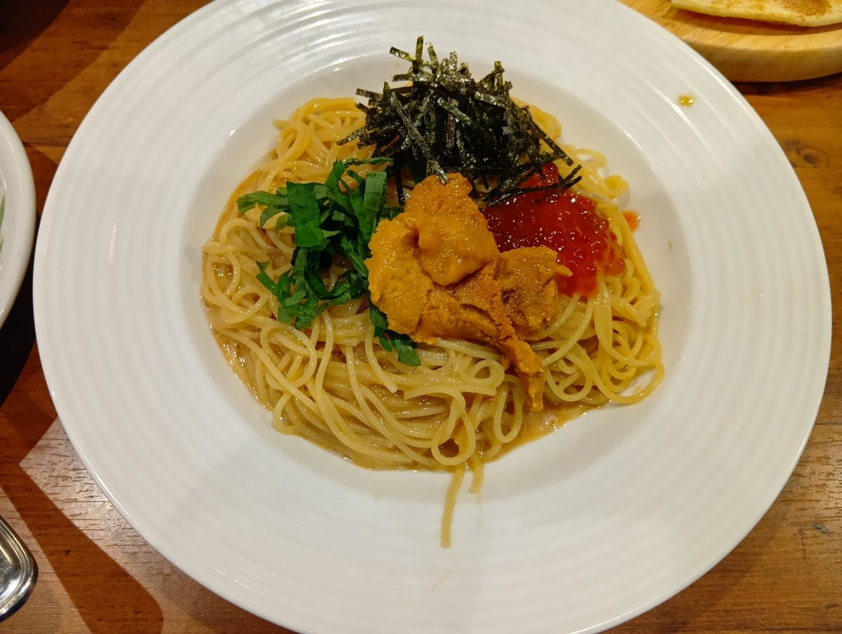 gingamu1024's tweet photo. オリーブの丘に行ったんだけど、お安いのに美味しくて良いね
このウニのパスタ今月いっぱいだったけど、もっと行けば良かったくらい美味すぎた
ウニのパスタが1000円しないでこのウニの量は凄いよ https://t.co/ynikk1ICYF