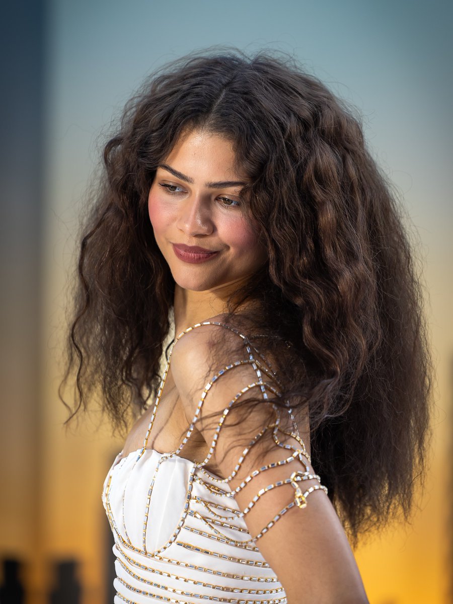 archivedaya's tweet photo. zendaya photographed at the ‘spider man: brand new day’ premiere in london! https://t.co/itxdDOf8bY