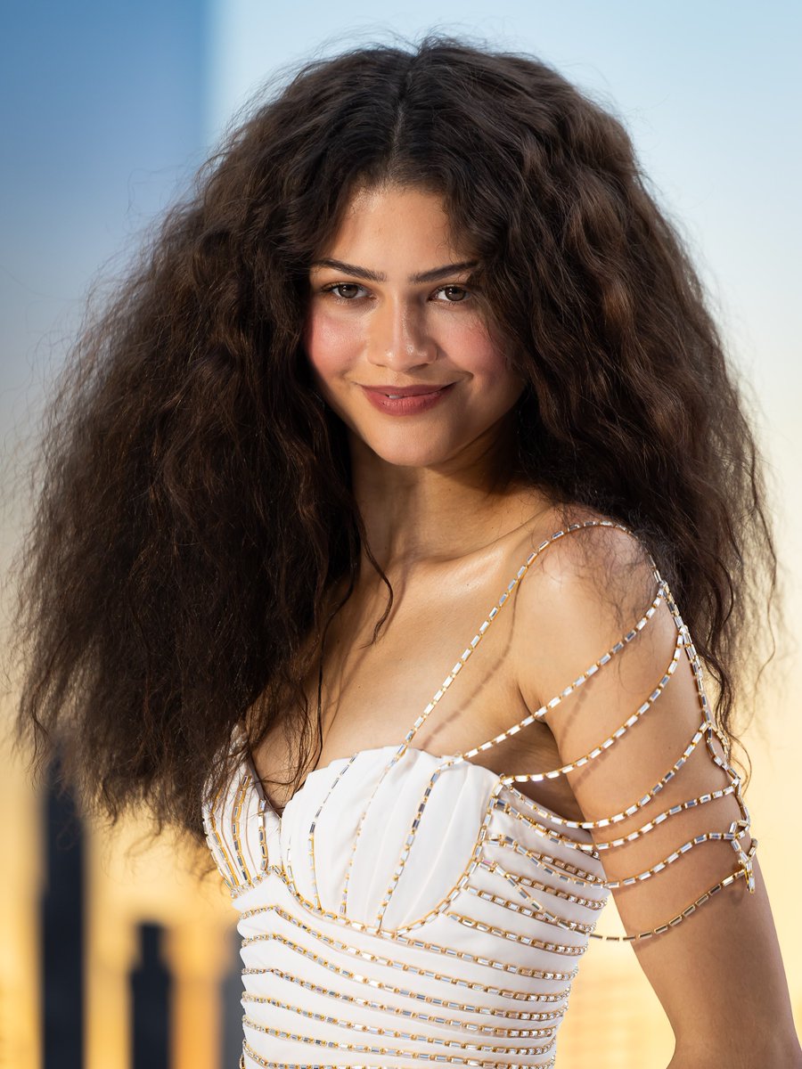archivedaya's tweet photo. zendaya photographed at the ‘spider man: brand new day’ premiere in london! https://t.co/itxdDOf8bY