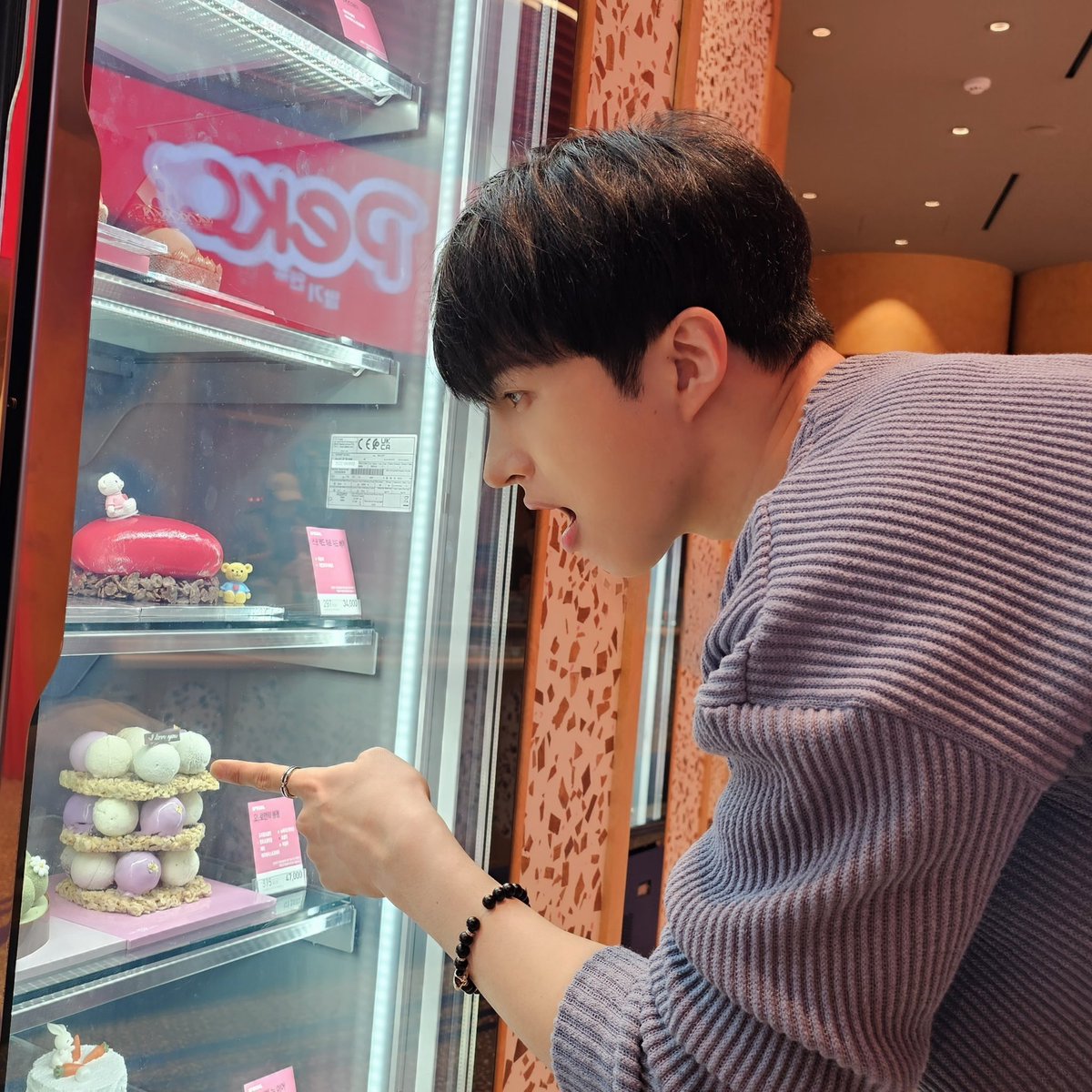 V_yeonJ's tweet photo. 갤러리 최애의 최애사진 같이 공유할 사람  #내좋사 

나는 이거 진짜 이거 제발 이거!!! 너무 좋아서 말 아낄거임 ㅜㅜ https://t.co/0tEm1Oitid