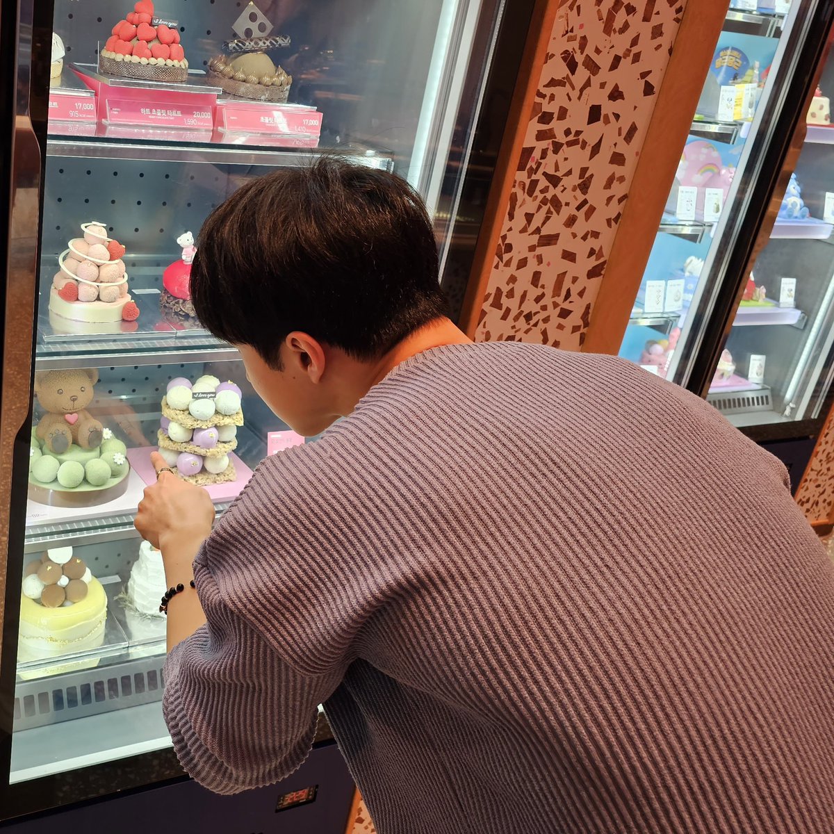 V_yeonJ's tweet photo. 갤러리 최애의 최애사진 같이 공유할 사람  #내좋사 

나는 이거 진짜 이거 제발 이거!!! 너무 좋아서 말 아낄거임 ㅜㅜ https://t.co/0tEm1Oitid