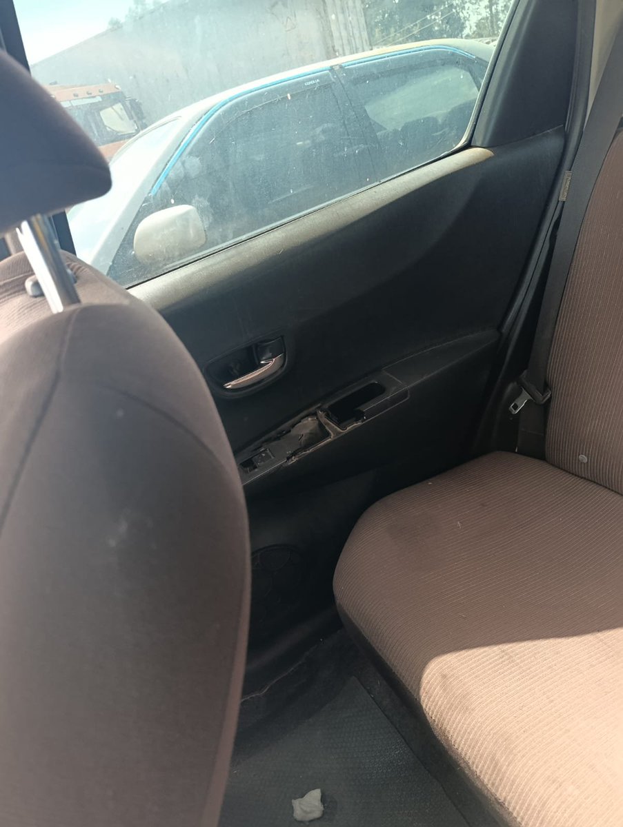 k_auctioncenter's tweet photo. 🚨 **CASH DEAL** 🔥  

**Toyota Vitz**  
2012 | 1.0L | Auto  
KCV 277H  

💰 **Ksh 570K**  

📍 Bungoma  

⚡ Clean city runabout. Ready. https://t.co/w47IPZ1qnL