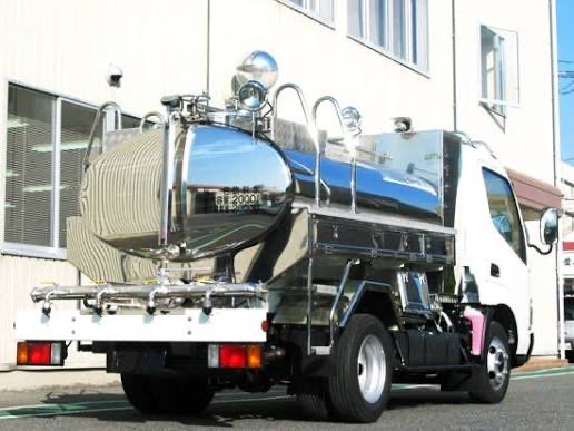 MK100okok's tweet photo. 右と左どっちが合理的だと思いますか？どっちが道路を使うべきだと思いますか？今一度考えていただきたい https://t.co/JGBOLCx1TR