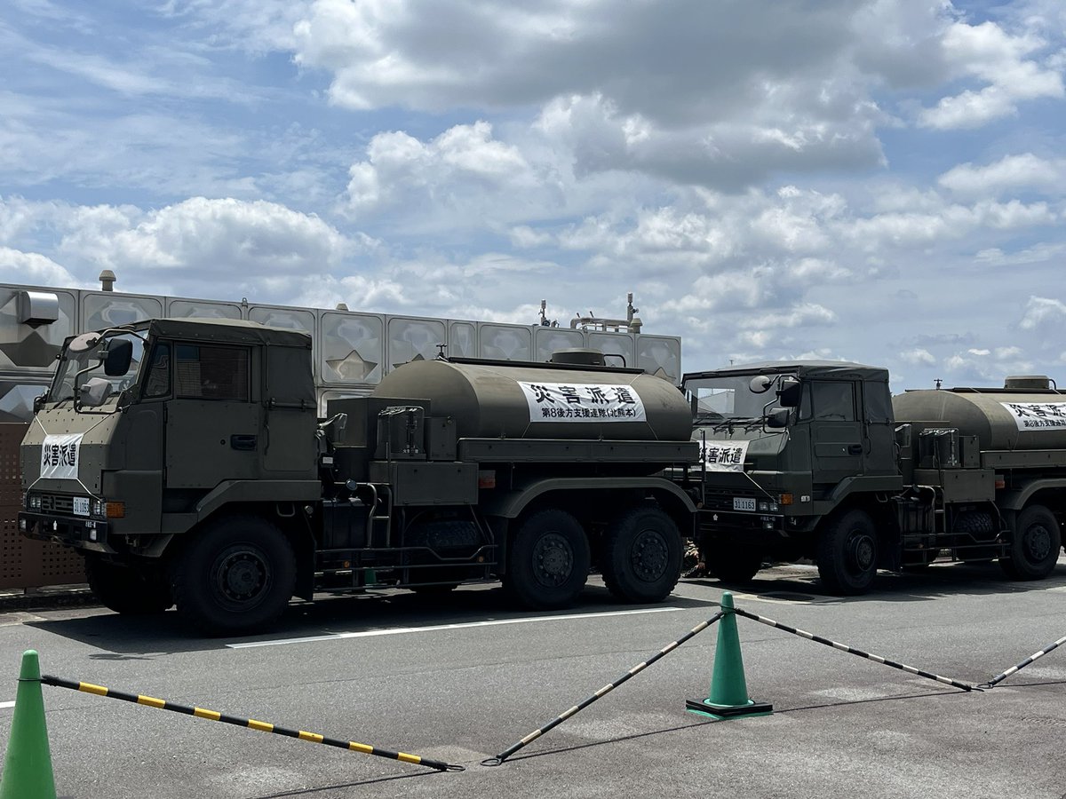 dousentou3105's tweet photo. まさか1週間後こんな状況���誰も…大きくてメアド記載あり嬉しいFMKラジオタイムテーブル里芋ねーさんの後輩さんへ渡したく頂いてきました。生放送OAなぅ子育て真っ只中な結さん余震の影響など体調崩されませぬよう自衛隊の方々心強い存在です。
#fmksg
#グレイト
#樫山結 さん https://t.co/HN2TYoGMfP