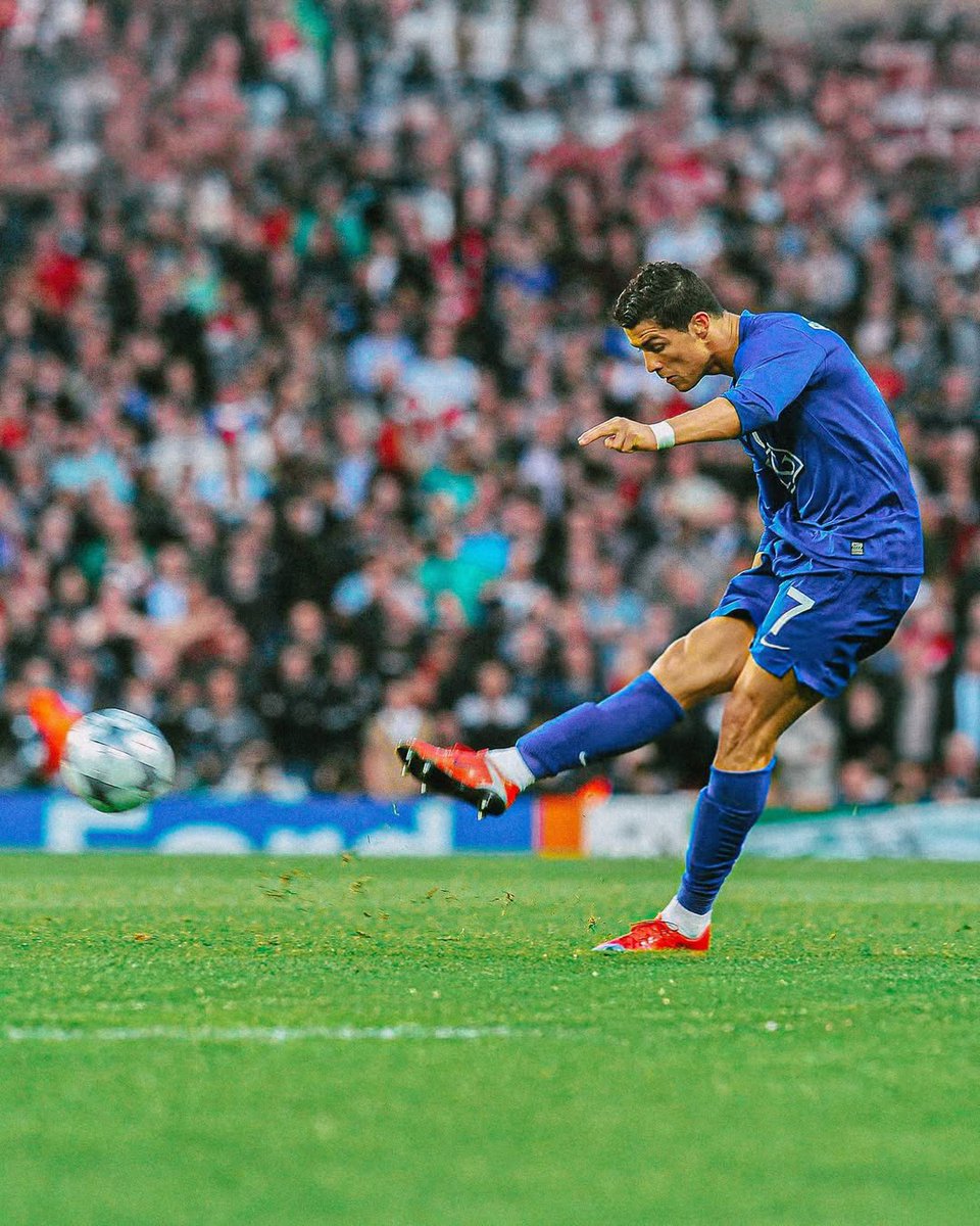 CRonaldoNews's tweet photo. Cristiano Ronaldo vs Arsenal (2009) ⚽️🚀 https://t.co/Rft8RSCR5o