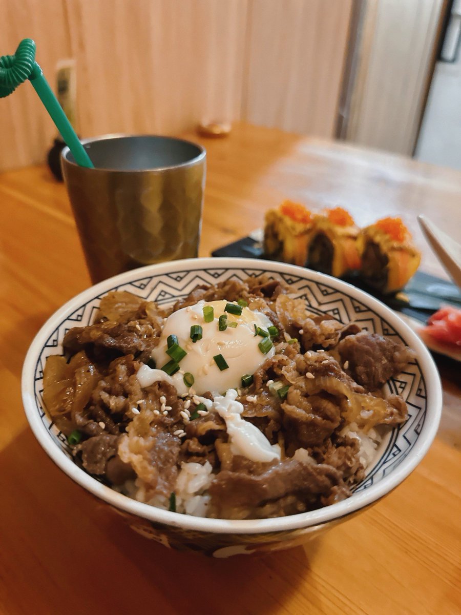 Asmaaaaaaa98's tweet photo. Late night craving hits—steaming hot ramen in a tiny Tokyo izakaya, soft light wrapping my cold hands and empty stomach. Simple warm bites, only for the wide-awake midnight souls. https://t.co/pUnftBGxC3