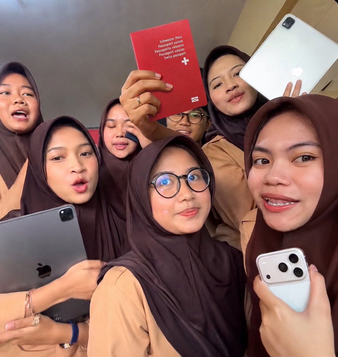 zafirobottlecap's tweet photo. @mukaikhlas Balas balik lah dek https://t.co/Ae88MmzCua