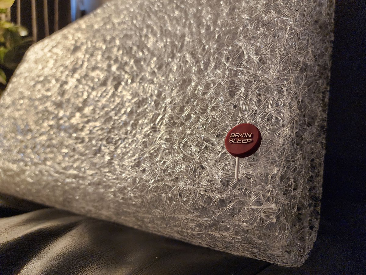 Takerublanka's tweet photo. BRAIN SLEEP様(@brainsleep0508 )からBRAIN SLEEP PILLOWをご提供していただきました！！

めーーーーーーちゃ柔らかくて反発して寝心地が良いです！

この枕に変えてから睡眠が楽しみになりました。ありがとうございます😁😁😁😁 https://t.co/UEt3l6w5SP