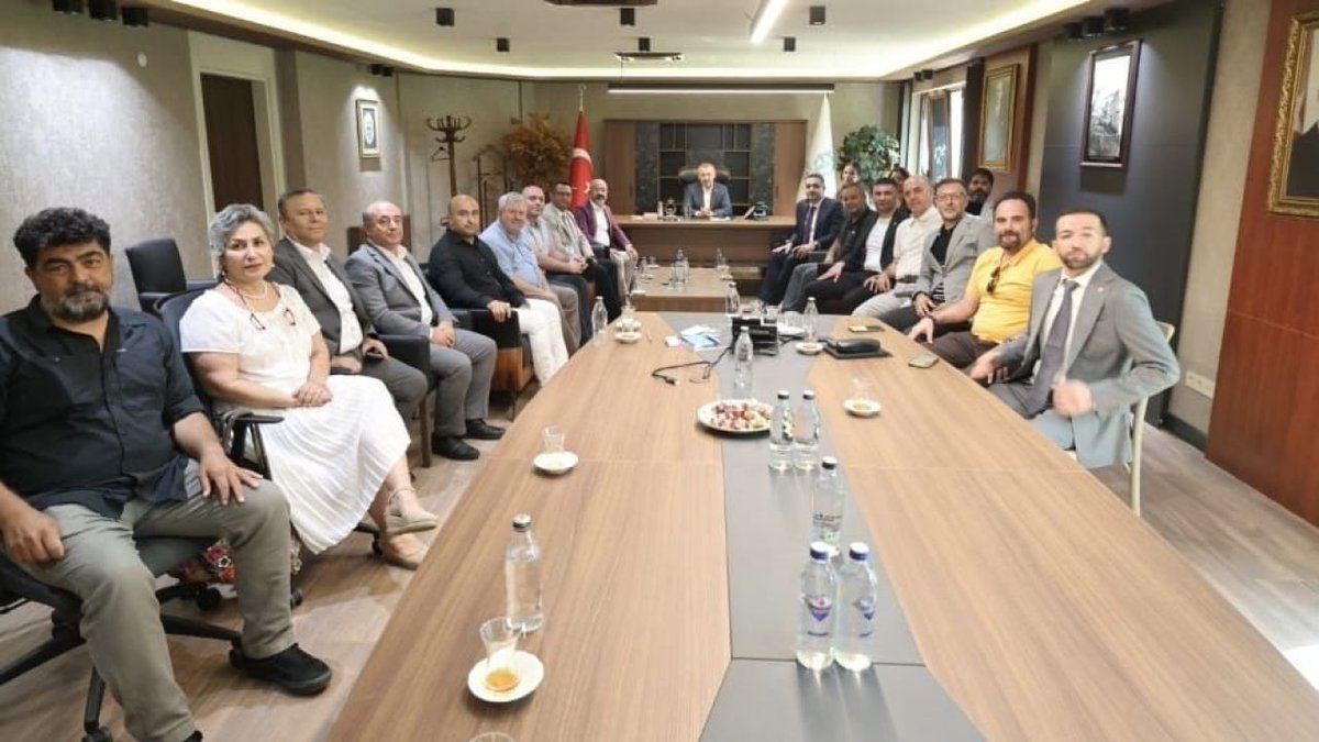 emo_kocaeli's tweet photo. 29/Temmuz/2026 Çarşamba günü Kocaeli Akademik Odalar Birliği (KAOB) olarak, Kocaeli Büyükşehir Belediye Başkanımız Sayın Doç. Dr. Tahir Büyükakın’ı ziyaret ettik.
WEB Haber İçin; https://t.co/FJxG4y9Xly https://t.co/dWjNJSp32C