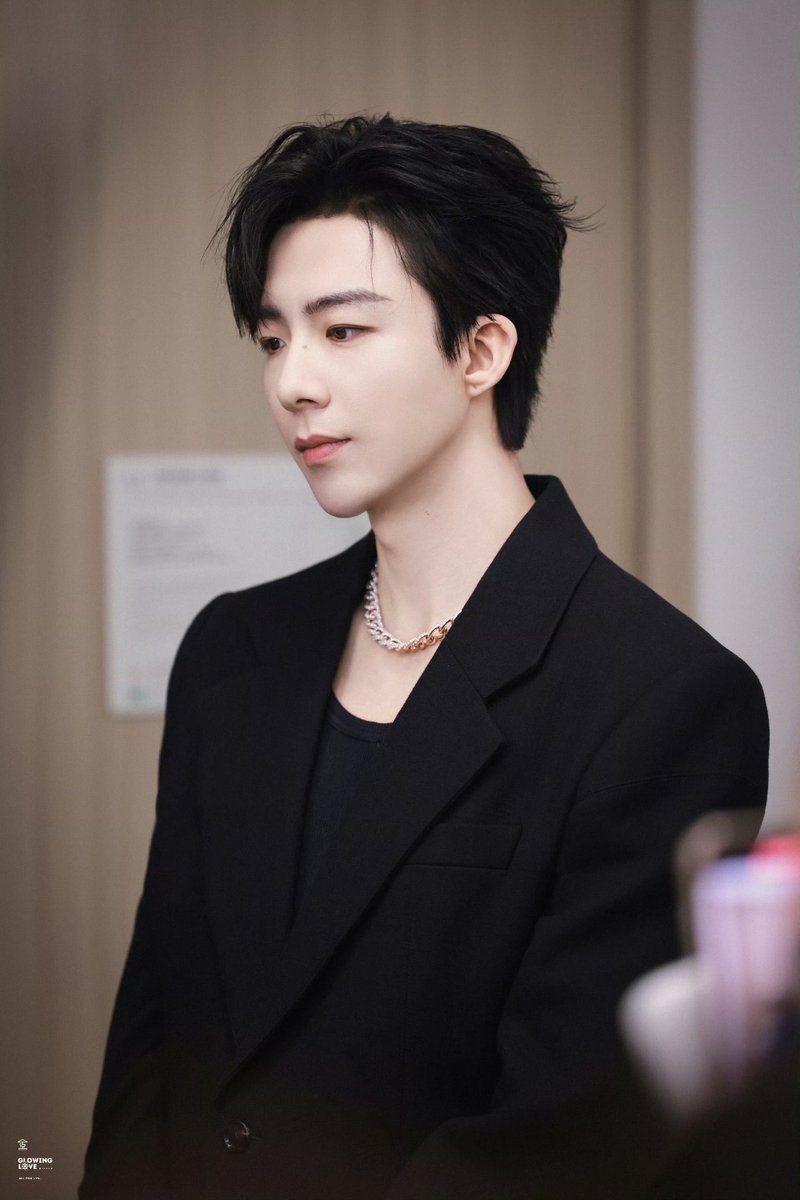 nokti_'s tweet photo. 웃으니까 갑자기 귀여워지는거 봐여.. https://t.co/tYrT3EXzRt