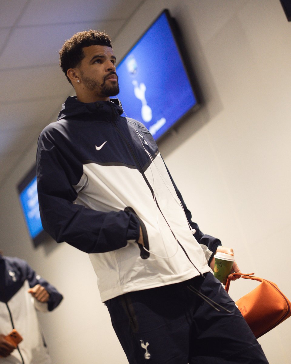 SpursOfficial's tweet photo. It's time for open training in Sydney 💪