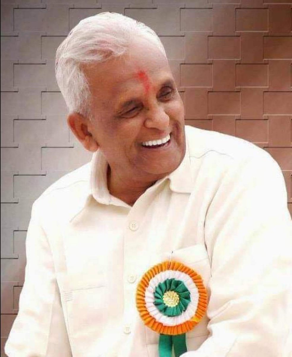 aher_udaykumar's tweet photo. आमदार असूनही एस. टी. बसने प्रवास करणारे कदाचित शेवटचे आमदार स्वर्गीय गणपतराव (आबा) देशमुख यांना पुण्यतिथी निमित्त विनम्र अभिवादन🙏💐 
         आबा, आपण दिलेली साधेपणाची शिकवण मला आयुष्यभर प्रेरणा देत राहील...
-- उदयकुमार आहेर 
(प्रदेश उपाध्यक्ष, राष्ट्रवादी काँग्रेस पक्ष) https://t.co/JuYbGdnEbq