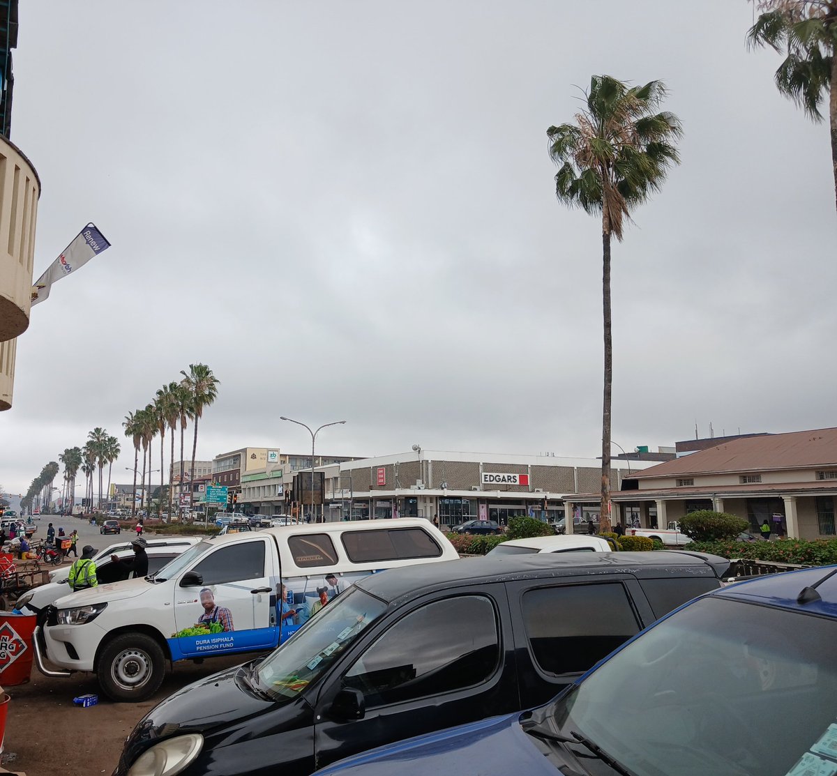 EChingwa23's tweet photo. Wezhira ati basa semazuva ese,chero chando chikarova sei nhasi 31 July town tinopinda chete kunongwavha..

# Nyika Inovakwa Nevene Vayo https://t.co/jT4XWrdRQW