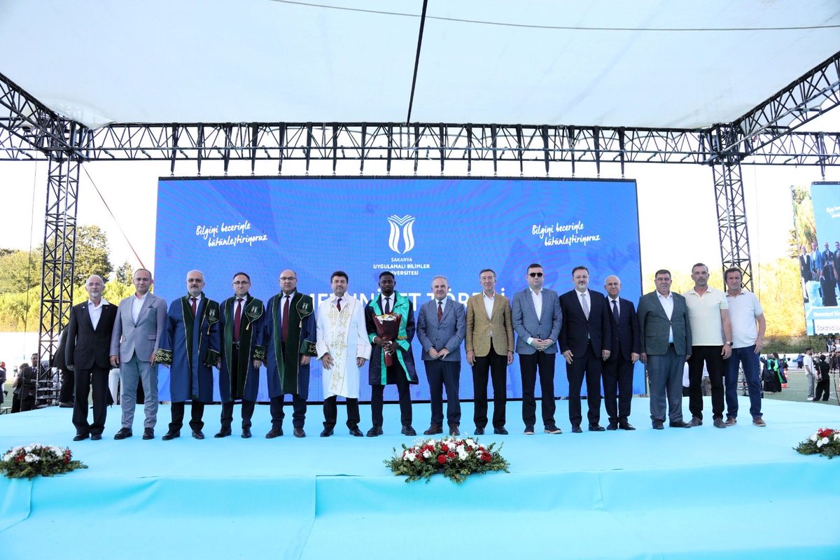 sakaryagiad's tweet photo. Başkan Yardımcımız Mehmet Akif Avcı, Sakarya Uygulamalı Bilimler Üniversitesi'nin 2025-2026 Akademik Yılı Mezuniyet Törenine katıldı.

Mezun olan öğrencilerimizi tebrik ediyor, hayat yolculuklarında başarılar diliyoruz. https://t.co/6JG9p9Hsa1