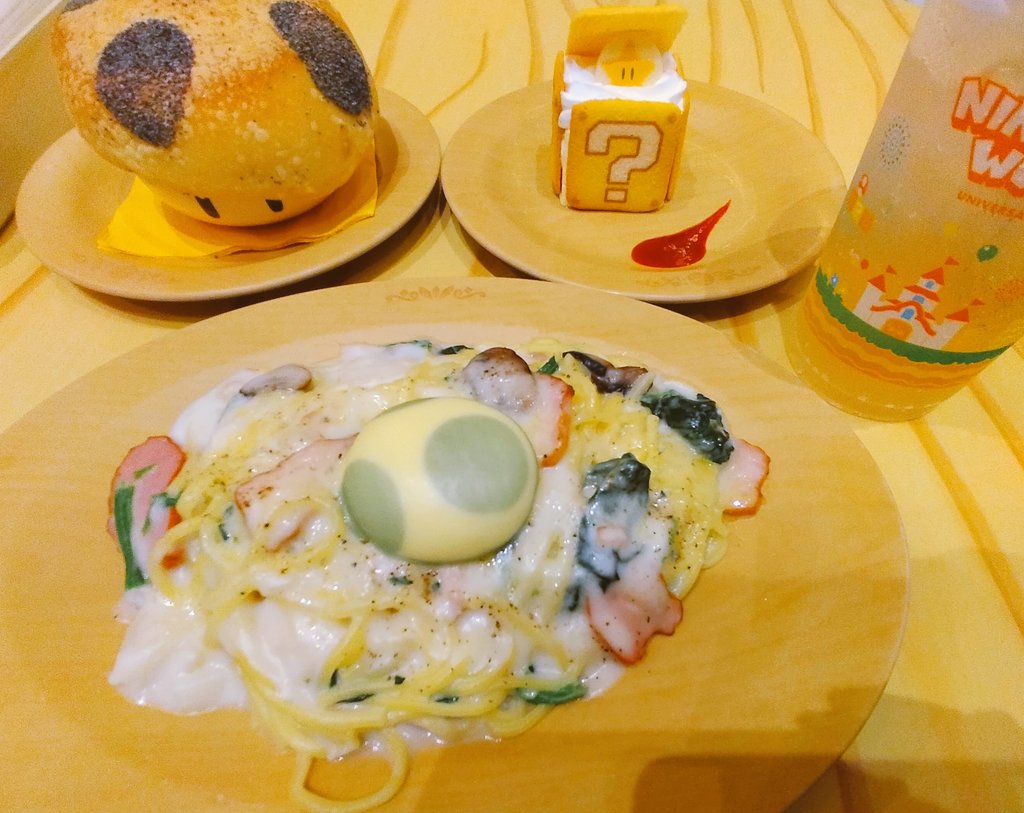 705_511525's tweet photo. 酷暑すぎてユニバが空いてると聞き、いつもは整理券がないと入れないキノピオカフェへ🍄 https://t.co/tehjlrgCJ9