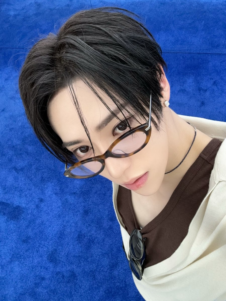 doubleloverskr's tweet photo. DOUBLE LOVERS X ALPHA DRIVE ONE
Behind the Scenes | Arno 💌😎
Arno with RUEN [BLACK-RED TINT]&amp;PITY [LEOPARD-OPTICAL]

#doublelovers #더블러버스 #ALPHADRIVEONE #ALD1 #알파드라이브원 https://t.co/8U8m1NlT15