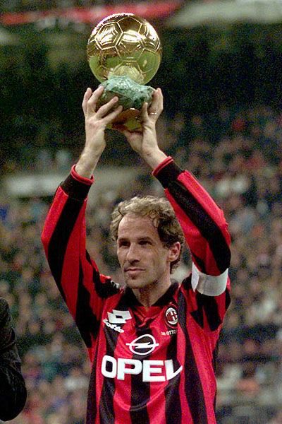 Mustafacevik10's tweet photo. BÜYÜK KAPTAN 

İtalya Seri A’da Maradona sevdamızdan dolayı Napoli sempatizanı idik ama ona tüm dünya büyük saygı duydu 

Milan alt yapısında futbola başladı AC Milanda futbolu bıraktı,6 numaralı forması Milanda ona saygıdan emekli edildi 

Franco Baresi kansere yenik düştü 😢😢 https://t.co/8wi2shMWk0