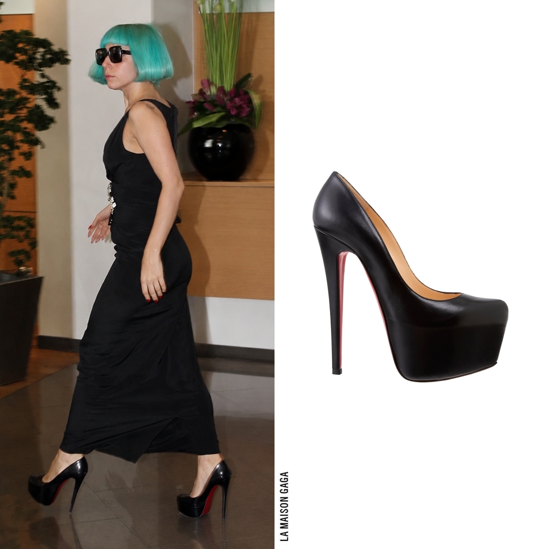 LaMaisonGaga_'s tweet photo. Lady Gaga was seen leaving Paris in a bejeweled LBD from @LacroixOfficiel's Fall/Winter 2007 Haute Couture collection which she paired with vintage #FrameFrance eyewear and @LouboutinWorld "Daffodile" pumps.

Love her selection of all French designers for this one! https://t.co/VXMloP3VYz