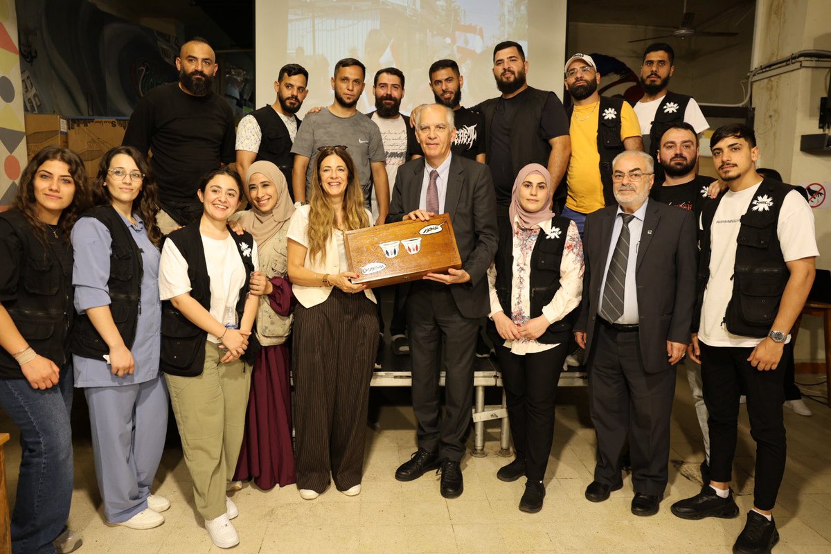 AmbaFranceLiban's tweet photo. À Tripoli, l’Ambassadeur @Herve_Magro a échangé avec les bénéficiaires du projet “Unis par un même hymne” financé par @CdCMAE &amp; mis en œuvre par @MARCHLEBANON

Au cœur du dialogue: stabilisation, réconciliation &amp; résilience socio-éco des populations, en lien avec @LebarmyOfficial https://t.co/EFytyrPx80
