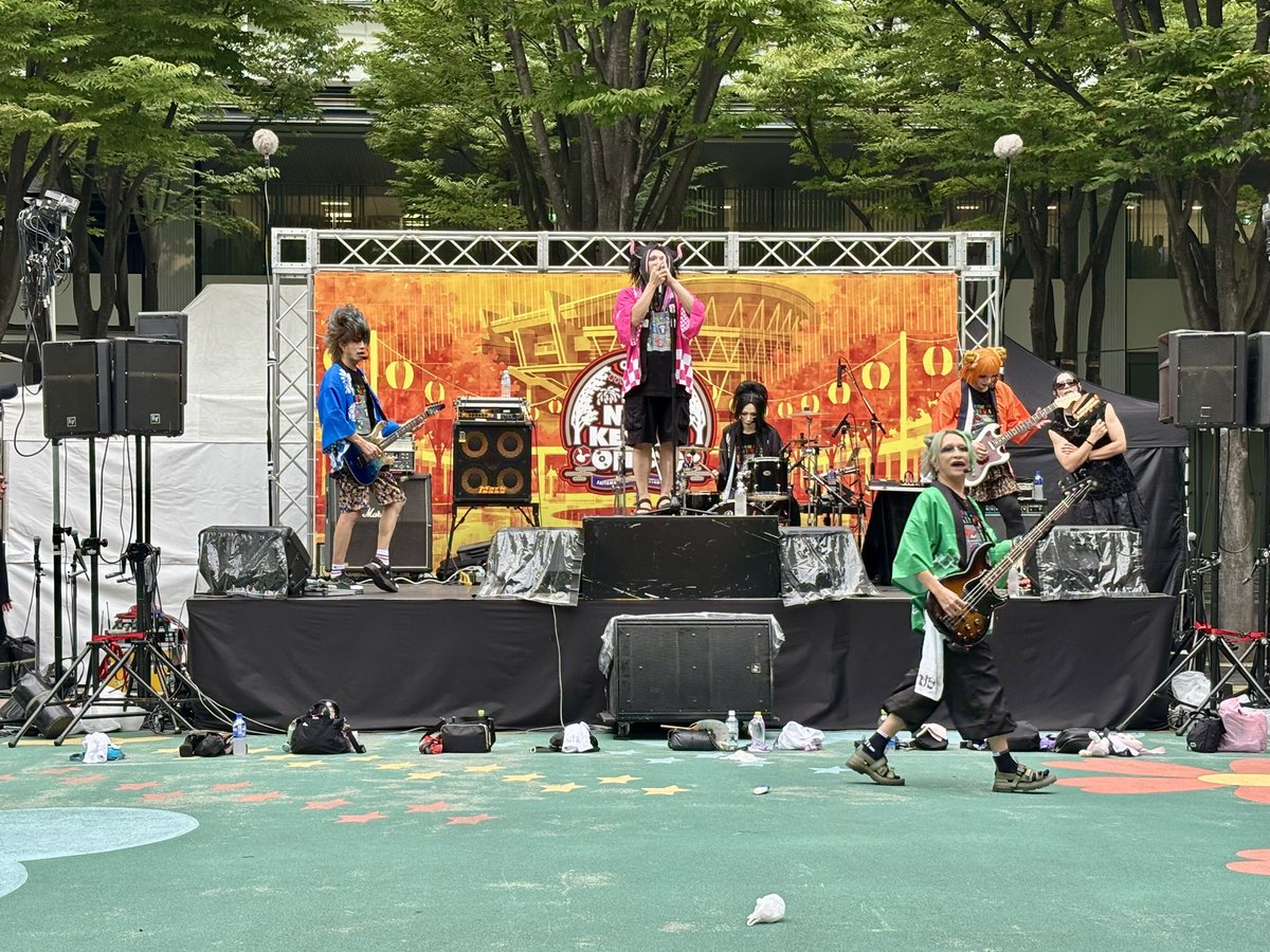beat_shuffle's tweet photo. 【NACK KEYAKI ON-DO 】
さいたま新都心・けやきひろばで夏祭り🍧

#えんそく LIVE中♪

#bs795 
#NACK5
#KEYAKIONDO https://t.co/G7uHcN9VTr