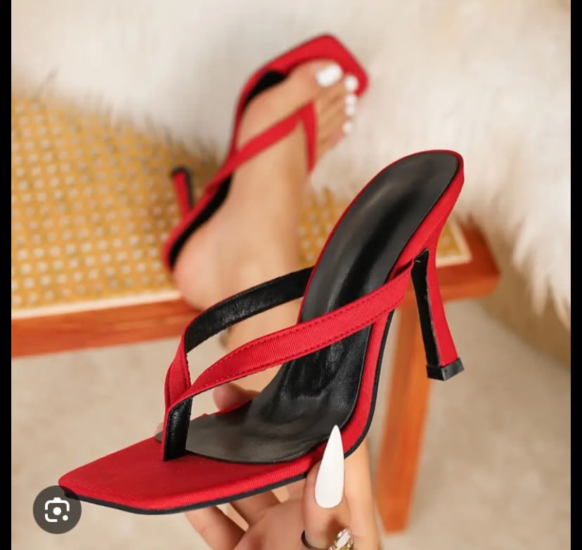 kamaroma22's tweet photo. I sell heels 
A pair goes for 80,000shs only https://t.co/Fsv0ShXS4g