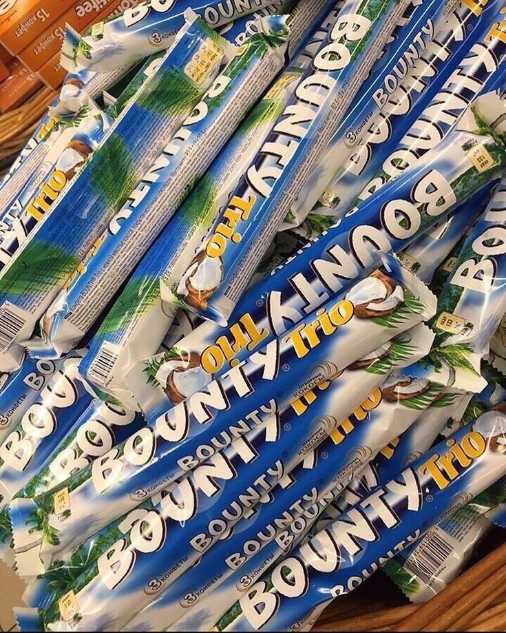 starxxy7's tweet photo. Akhir-akhir ini cokelat Bounty seliweran terus di FYP 😭 
Tapi kayaknya belum pernah nemu di Alfamart atau Indomaret deh. Sumpah jadi penasaran banget sama rasanya.. https://t.co/rtp7gk37eq