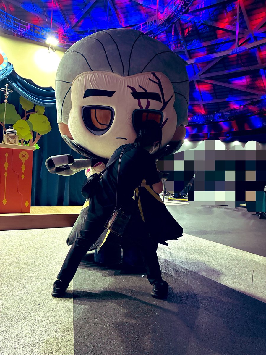 pinkpinkalicorn's tweet photo. もちもちすぎて両手で杖が持てないぬいんじゃ
→
スタッフさんになにか目で訴える
→
スタッフさんに杖を持たせてもらう
→
ご満悦
#第五人格8arty https://t.co/Wh3DehT7J9