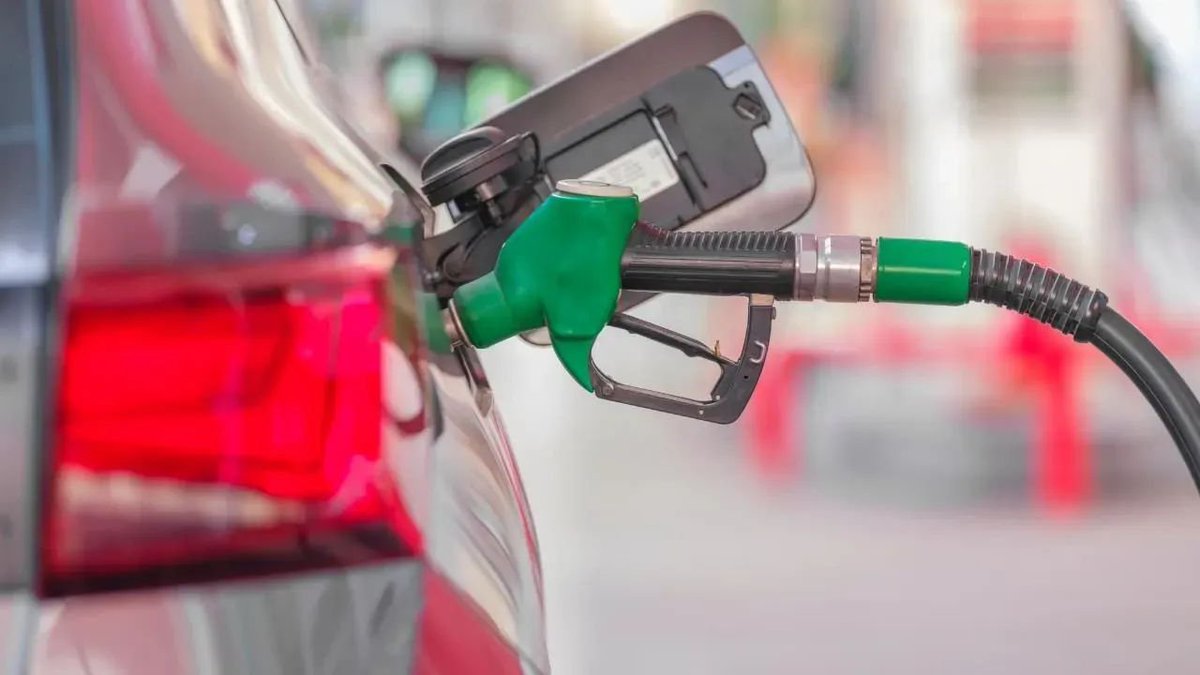 sanliurfasanli's tweet photo. Motorine Zam Geldi! Litre fiyatı 80 TL'yi geçti

Akaryakıt fiyatlarında yeni bir artış daha yaşandı. 31 Temmuz 2026 tarihinden itibaren geçerli olmak üzere motorinin litre fiyatına 3 lira 71 kuruş zam yapıldı. https://t.co/fdWlE7h5mY