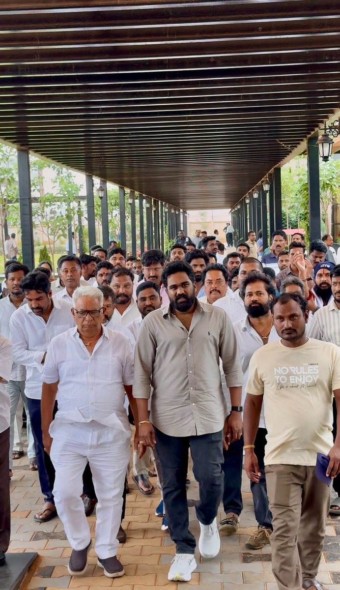 DrSandeepJSP's tweet photo. అల్లూరి సీతారామరాజు అంతర్జాతీయ విమానాశ్రయం ప్రారంభోత్సవం సందర్భంగా గౌరవ ప్రధాని శ్రీ నరేంద్ర మోదీ గారు పాల్గొనే బహిరంగ సభ ఏర్పాట్లను భీమిలి నియోజకవర్గ నాయకులుతో కలిసి పర్యక్షించడం జరిగింది. సభ ఏర్పాట్లను పరిశీలిస్తున్న పర్యాటకశాఖ మంత్రి శ్రీ కందుల దుర్గేష్ గారిని, స్థానిక నెల్లిమర్ల శాసనసభ్యులు శ్రీమతి మాధవి లోకం గారిని మర్యాదపూర్వకంగా కలవడం జరిగింది.
