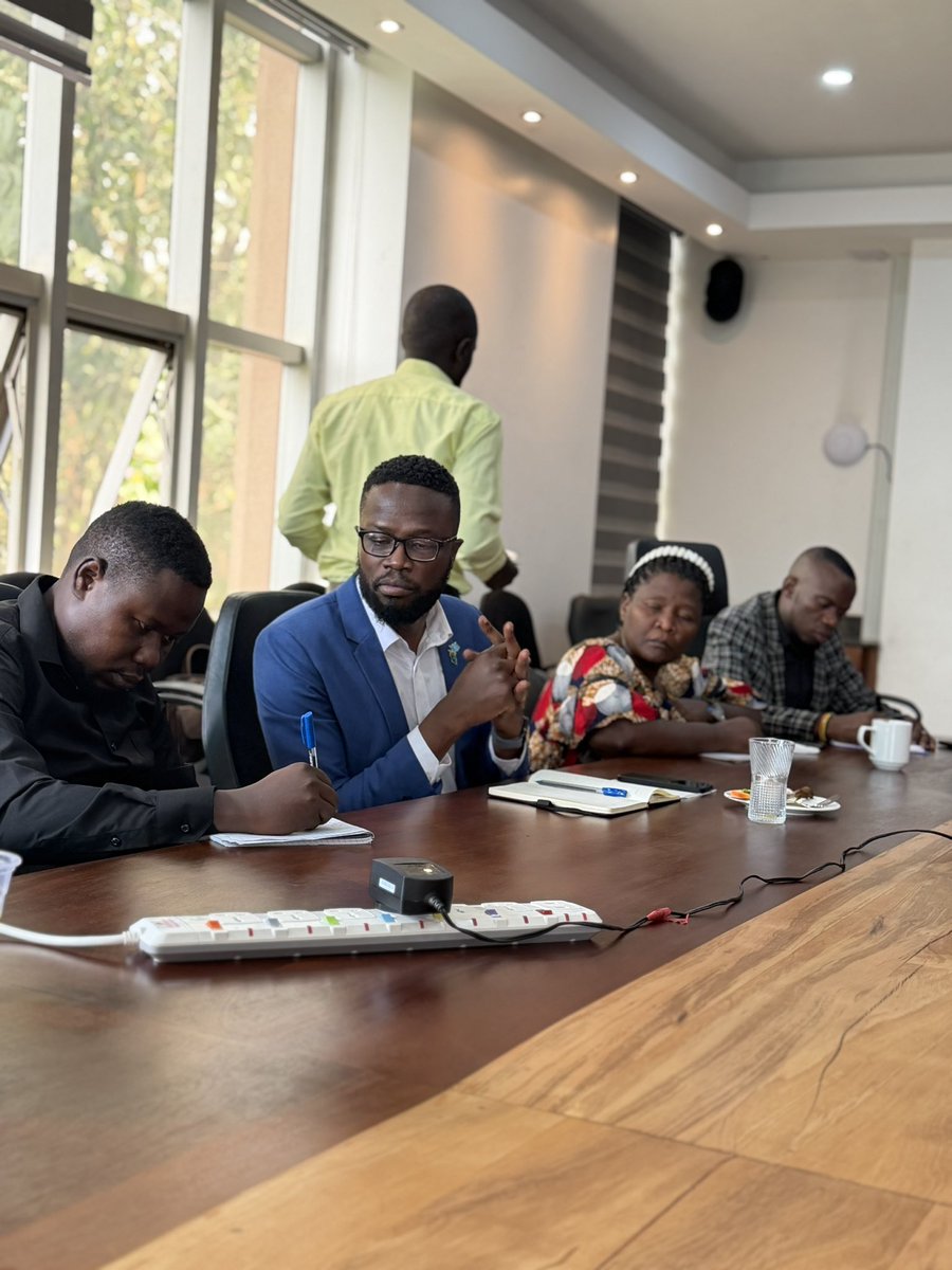 akenatoday's tweet photo. Senior editors, @MinofHealthUG ,@AfricaCDC , @WHOUganda &amp; @UNICEFUganda unite to review Uganda’s Ebola response, share lessons, &amp; map the next phase of regional preparedness. Sustained vigilance &amp; media collaboration remain critical. #EbolaResponse #MOHatWork https://t.co/iDTa0OmXDp