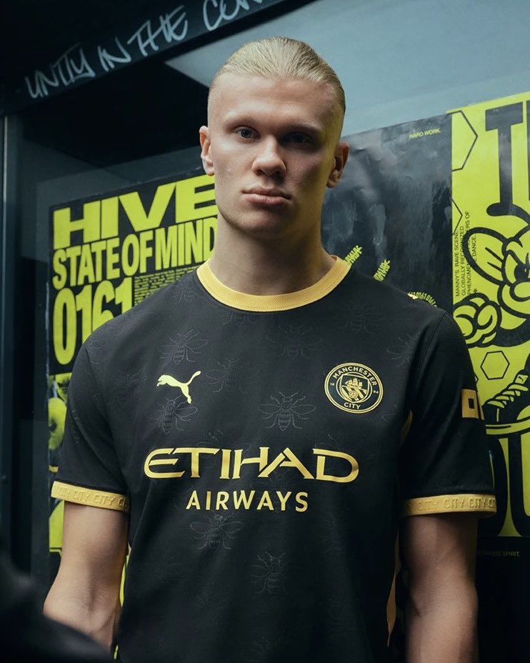 centregoals's tweet photo. 🚨🚨| OFFICIAL: Manchester City drop their 2026/27 away kit. 🖤 https://t.co/q4y8Buw5Xc