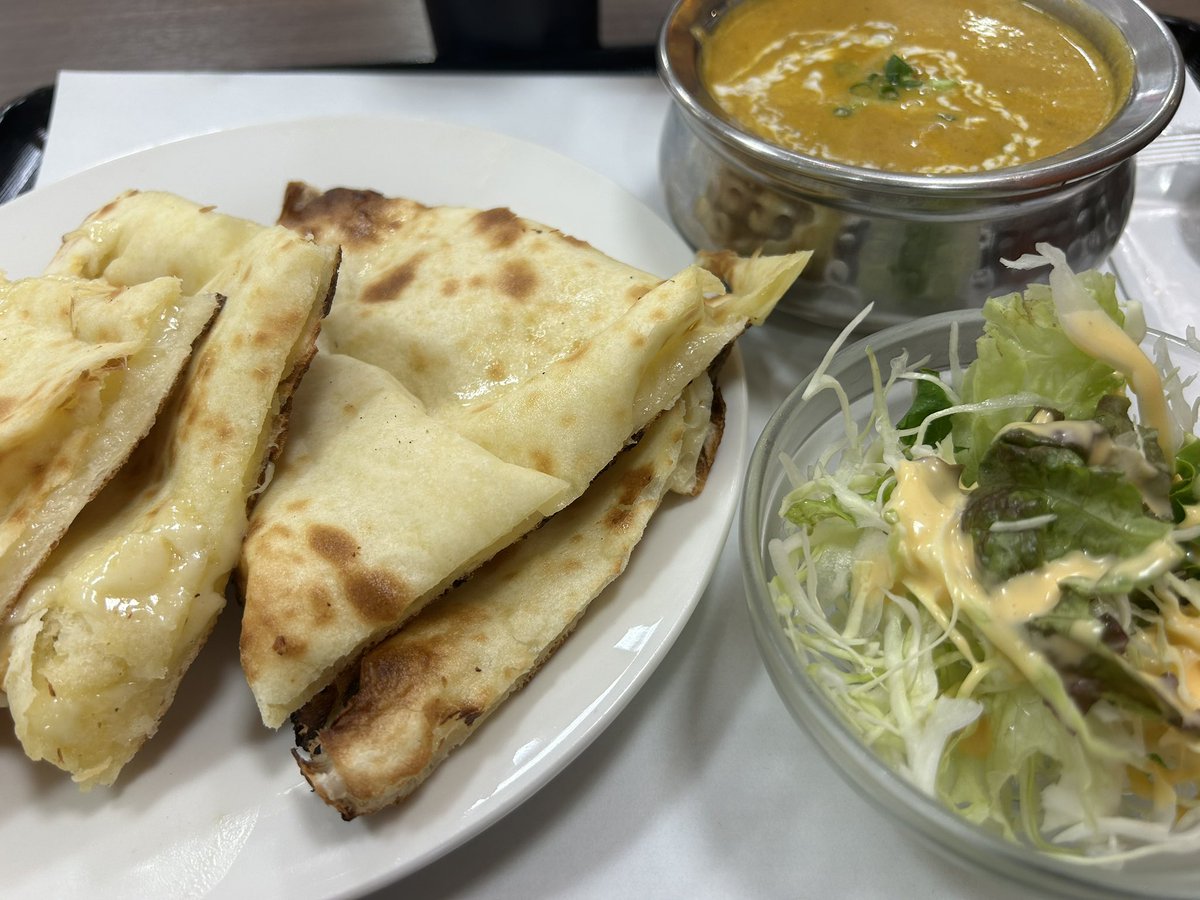 takasusk's tweet photo. 初めてチーズナンを食べた
思ってた2倍量が多い https://t.co/WwdIQCbjVL