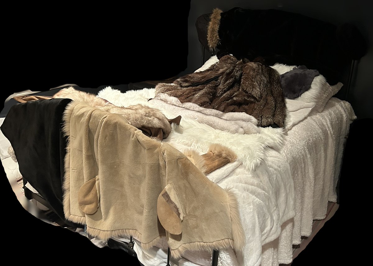 wrapmeinfur's tweet photo. Fur Bed 😵‍💫 https://t.co/8gSFsaRrZp