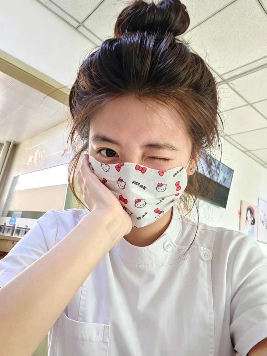 ChenY5518's tweet photo. 有人問我當護理師累不累
如果說不累一定是騙人的🤣
但每次被病人說一句謝謝
心裡又會暖暖的 https://t.co/hIK2NGwtOi