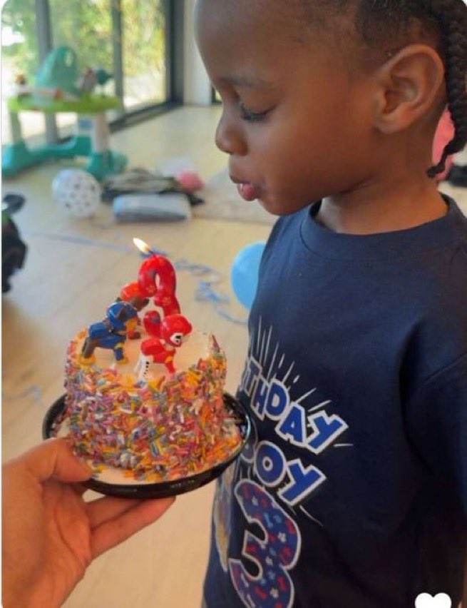 blackebony28's tweet photo. Happy Birthday to our sweet Aj ! 💙

A little piece of Ayodeji and Jada wrapped into one amazing little boy. Wishing you the happiest birthday ever ! 🎉🎂🥰 https://t.co/gWJS9ePLrh