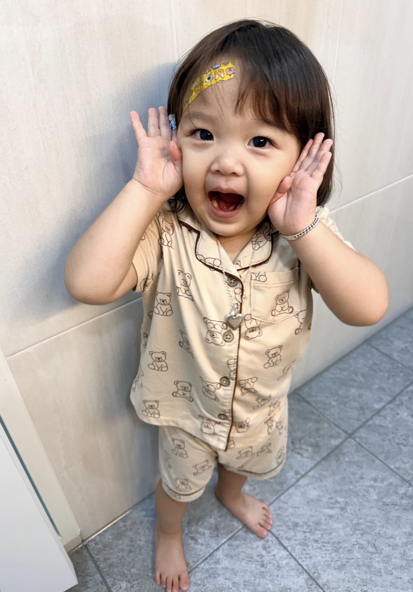 kittennuay's tweet photo. บมมี่ตามออมม่าเข้าห้องน้ำด้วยหรอ55555555555555555555 ชีวิตออมม่าไม่เหงาเลยนะ https://t.co/qCJ7dqQs2r