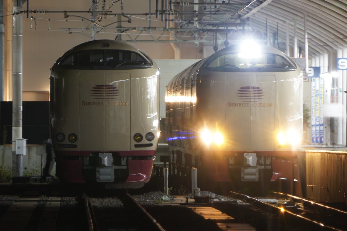 yanagi185's tweet photo. #７月を写真４枚で振り返る
9日サンライズ高松並び
19日小松島花火大会
20日定例となった半年に一度の伊予灘ものがたり乗車
25日L3とS3の同時離脱によりアンパンスジを未更新のオール一般車で運転 https://t.co/OiQCvZ0sVM