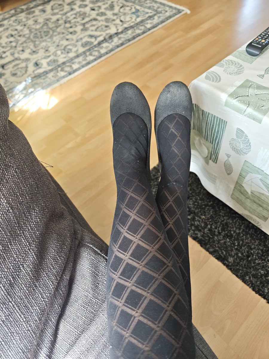 ChristinaM4446's tweet photo. Guten Morgen ihr Sklaven, Sissis und Hunde. Nachdem gestrigen Tag sind meine Ballerinas schmutzig geworden. Kaffeezahlung willkommen☕ #nylonfetısh #nylon #nylonsocken #nylonstrümpfe #Nylonstrumpfhose #getragene #getrageneschuhe #zahlsklaven #paypigwanted #zahlsklave #geldherrin https://t.co/mmOucRiEUK