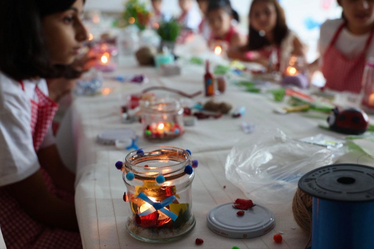 bagcilarbilgi's tweet photo. 🕯️ Minik Ellerden Anlamlı Dokunuşlar ✨

Hayal güçlerini emekleriyle buluşturan öğrencilerimiz, düzenlediğimiz atölye etkinliğinde kendi mumdan kandillerini tasarladı. 🌸

Her biri özenle hazırlanan kandiller; sabrın, üretmenin ve paylaşmanın güzelliğini yansıttı. https://t.co/xqNYIstz1p