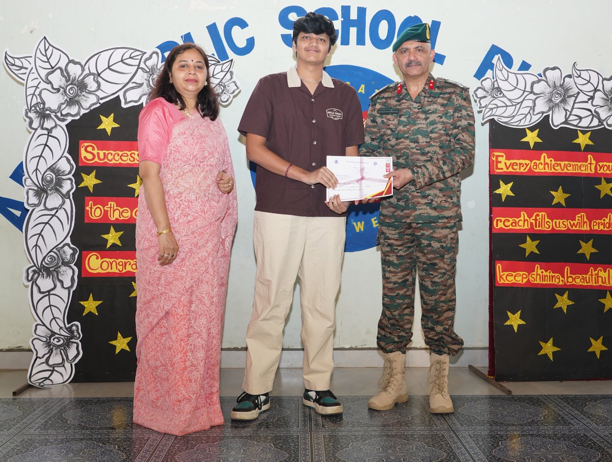APSRKPURAM's tweet photo. 🎉 Celebrating Excellence! ✨
Army Public School, RK Puram proudly felicitated the CBSE Class X and XII.
The students were honoured with cash prizes, certificates, and trophies by the Chairman of the School and Commandant, AOC Centre, Brigadier Shailendra Singh. https://t.co/ycjUXpFSfd