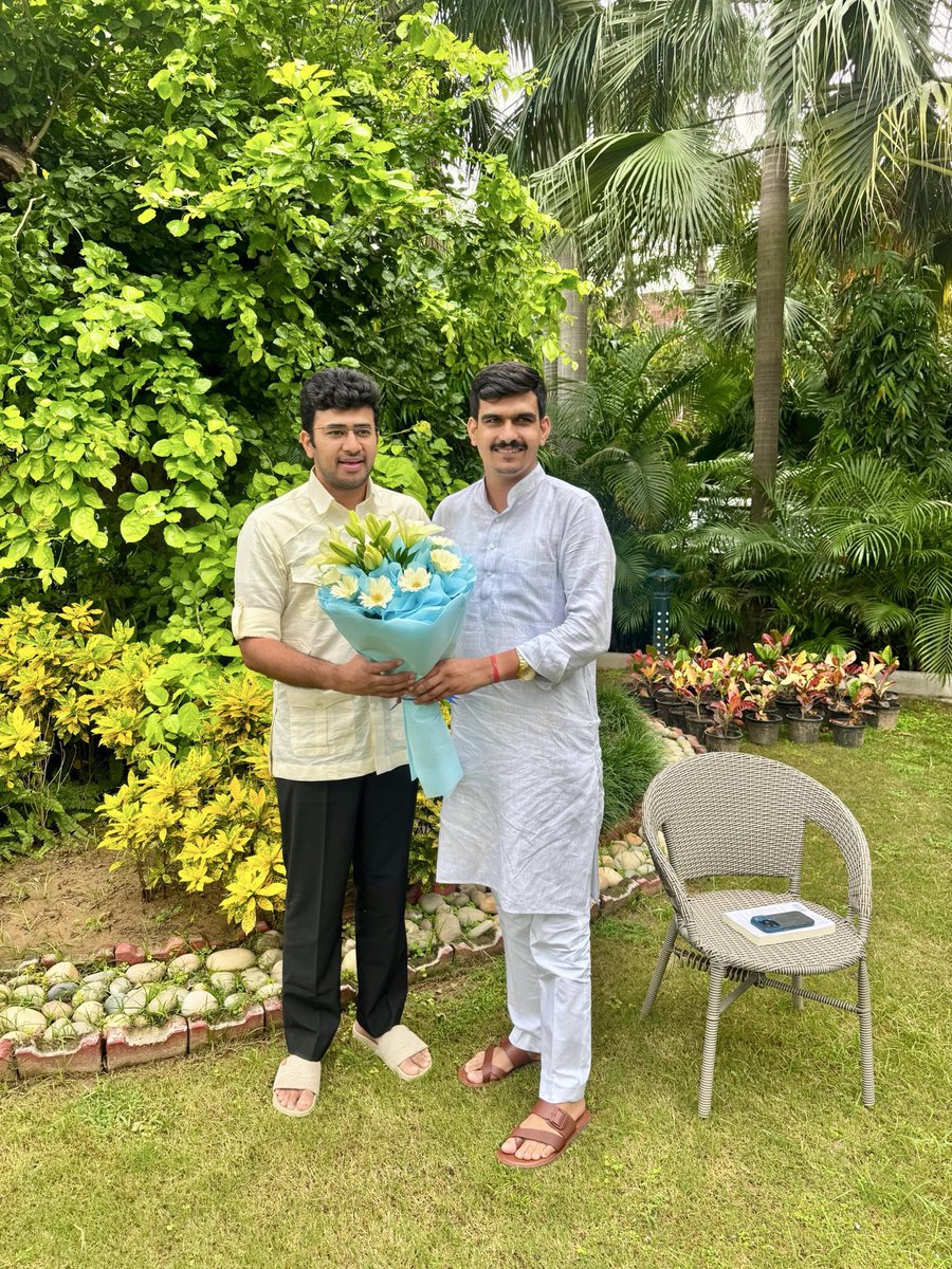 BJYMinRaj's tweet photo. गत दिवस भाजयुमो राजस्थान के प्रदेश श्री @ShankarGora ने दिल्ली प्रवास के दौरान भारतीय जनता युवा मोर्चा के राष्ट्रीय अध्यक्ष एवं सांसद श्री @Tejasvi_Surya से शिष्टाचार भेंट कर विभिन्न विषयों पर चर्चा की। https://t.co/CjDZxwniDA