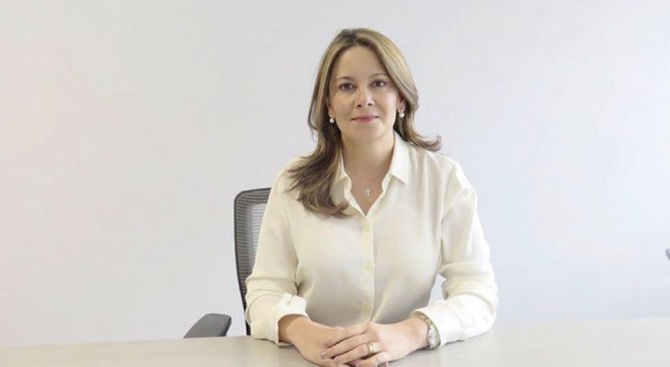 LaDoctoraIsa's tweet photo. Ana María Vesga @AnaVesga_G , hasta ayer presidenta de ACEMI (el gremio de las EPS), será la nueva ministra de Salud.
Comienza la puerta giratoria 🤭

¿Defenderá a los pacientes o a las EPS? https://t.co/AeAcTbFCob