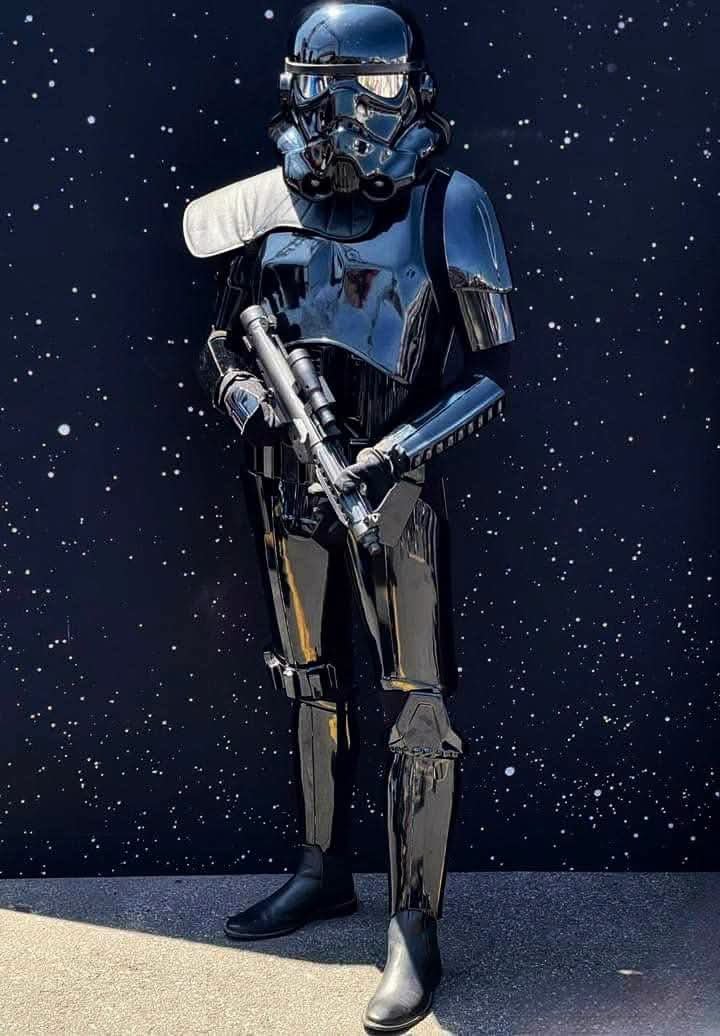501stSpecOps's tweet photo. Shadow Stormtroopers are the Empire’s silent spear
They deploy without warning, maneuver without detection
Their presence is rarely observed; their results are undeniable
TX26092 from the Crimson Garrison
#501stLegion #specops #swiftsilentrelentless #shadowstormtrooper https://t.co/X7epWWHL0J