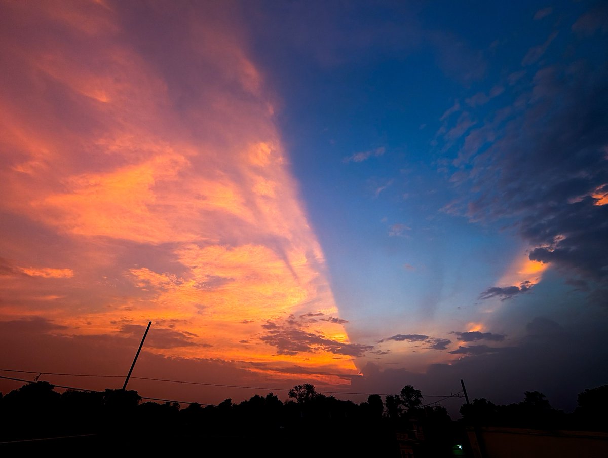 prash2403's tweet photo. Sunsets https://t.co/O54QbZgtRL