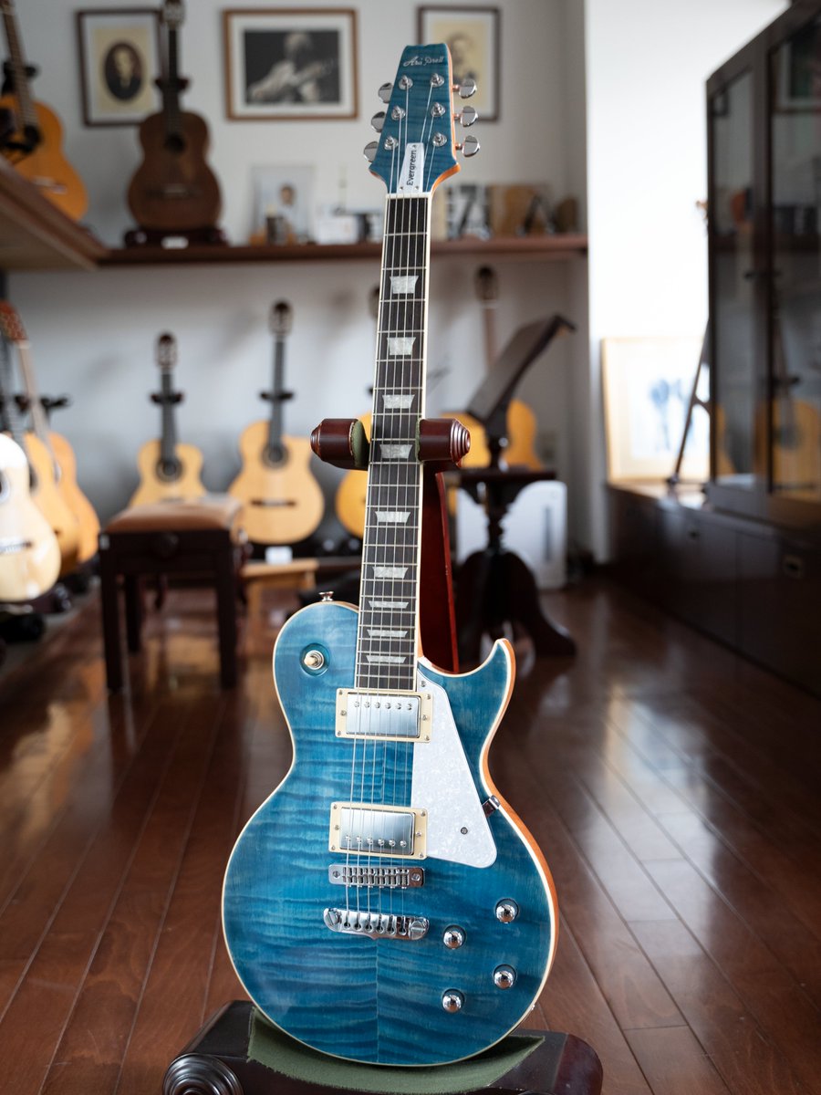 ARIA_GUITAR's tweet photo. ARIA PRO II
PE-AE200 LRBL Lorelei Blue
フレイムメイプルに鮮やかなカラーと、パーロイドピックガードを採用したモデル。
AEロゴ刺繍入り、各ボディーカラーに合わせた色味を採用した特別仕様のABC-300ギグバッグが付属します。
#ARIAPROII #ARIA #Evergreen
https://t.co/xulYCKD9AV https://t.co/ALWJD04v1h