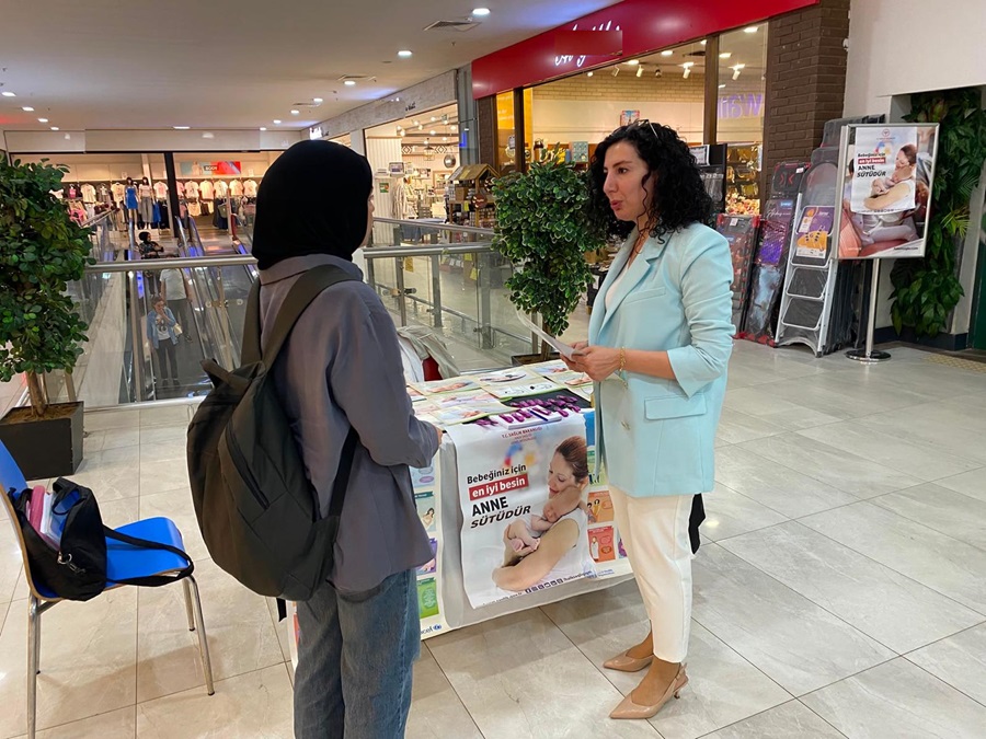 elazigism's tweet photo. İl Sağlık Müdürlüğümüz tarafından, 1–7 Ağustos Emzirme Haftası kapsamında emzirme ile ilgili konularda farkındalığı artırmak ve anne sütüyle beslenmeyi desteklemek üzere etkinlik düzenlendi.

ilimizdeki bir AVM’ nin girişinde stant çalışması şeklinde düzenlenen etkinlik sırasında vatandaşlara;  annelerin bebekleriyle bir arada tutulması, doğru emzirme tekniği, anne sütünün korunması ve saklanması, emzik ve biberon kullanımının zararları gibi birçok konuda bilgilendirmede bulunuldu.

@saglikbakanligi 
@halksagligigm
