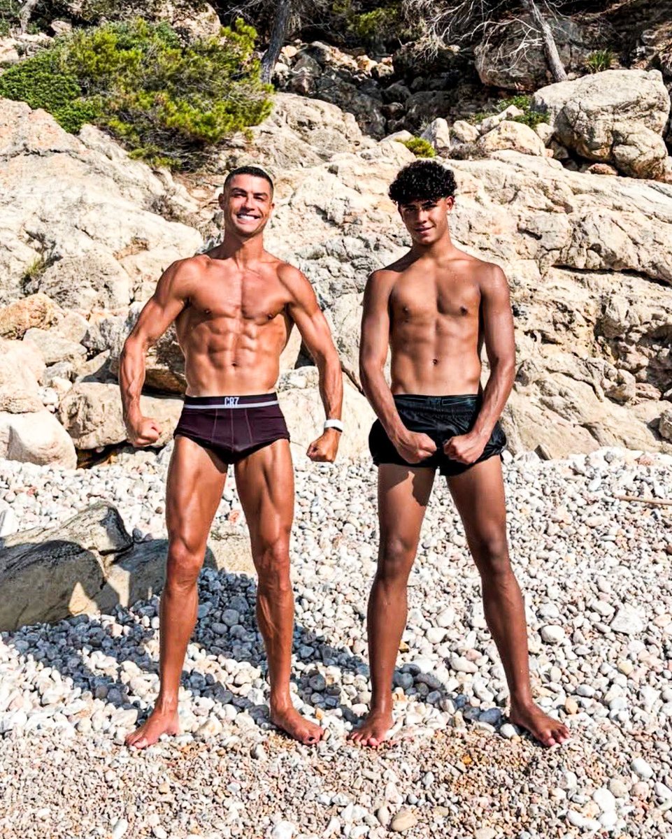 footballontnt's tweet photo. 16-year-old Cristiano Ronaldo Jnr is now as tall as his dad 👀 https://t.co/xzInWGk7Yp